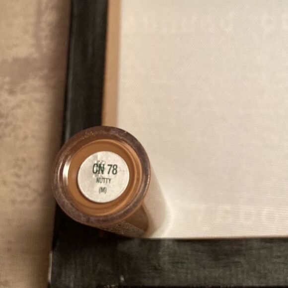 🆓NEW CLINIQUE BEYOND PERFECTING FOUNDATION. - Picture 3 of 4